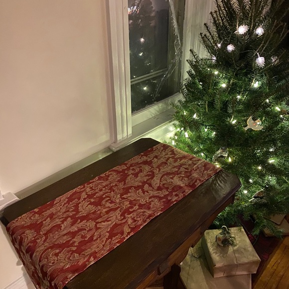 2 Table Runners 🎄 💕 Bundle 3 items for $20💕 - Picture 2 of 6